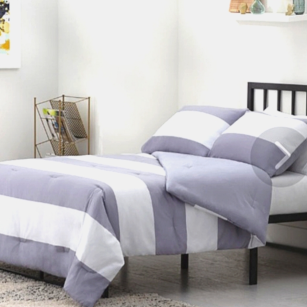 Queen Size Comforter Set (Gray & White)